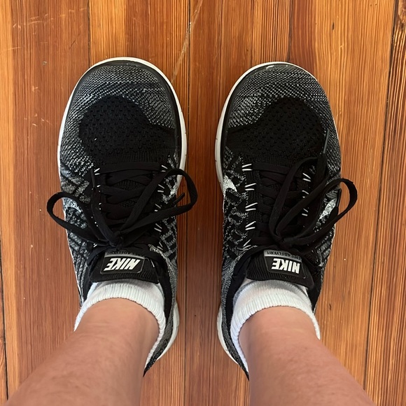 Nike free 4.0 flyknit black, gray and white sneakers - Picture 5 of 6